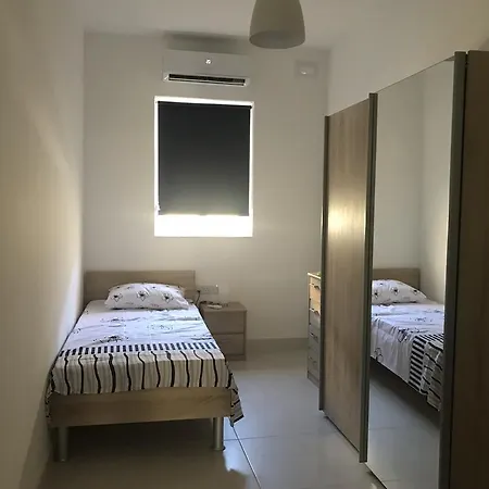 Thirtyfour Holiday Apartments St Paul'S *