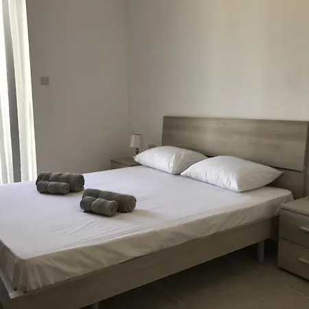 Thirtyfour Holiday Apartments St Paul'S *